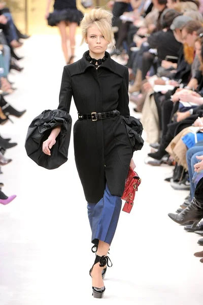Look 17